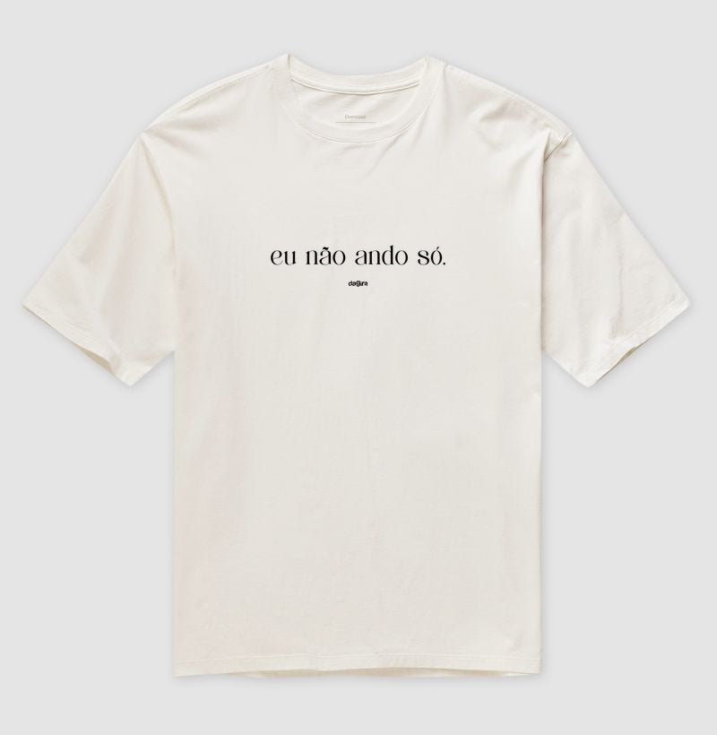 Camiseta Eu Não Ando Só Oversized | Dagira