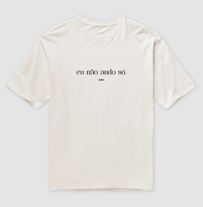 Camiseta Eu Não Ando Só Oversized | Dagira