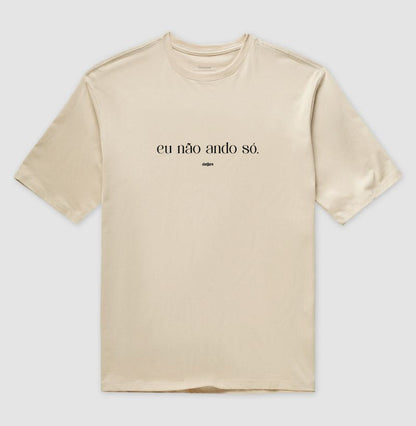 Camiseta Eu Não Ando Só Oversized | Dagira