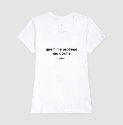Camiseta Umbanda Quem Me Protege Não Dorme | Dagira